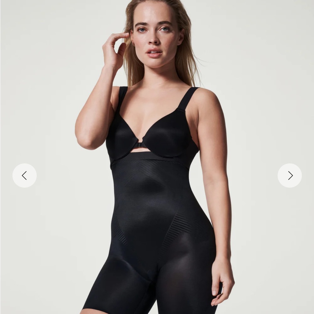 SPANXshape™ Invisible
High-Waisted Mid-Thigh Short